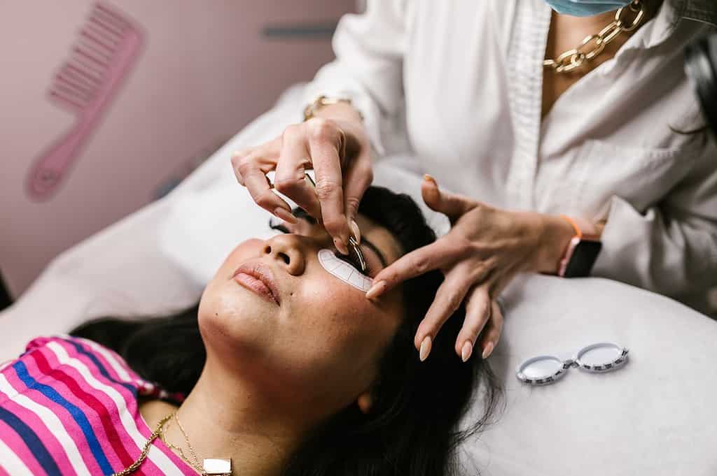 applying eye lash extensions