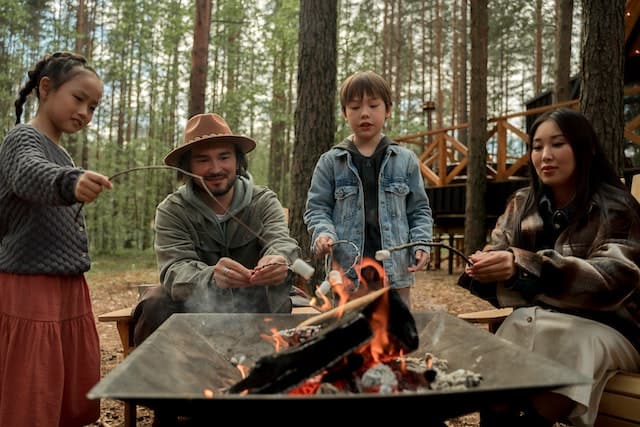 camping with kids: making s'mores