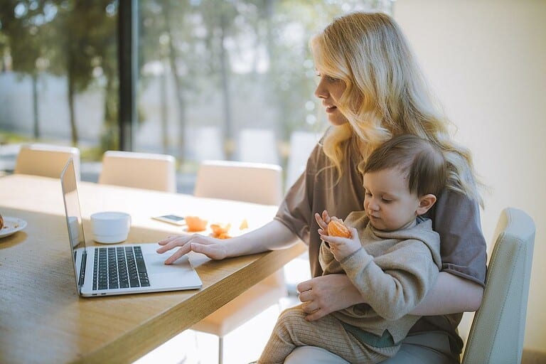 29 SIDE JOBS FOR STAY-AT-HOME MOMS