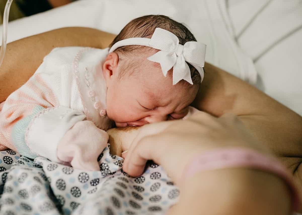 BABY BREASTFEEDING: PROS and Cons of Breastfeeding